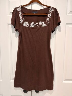 Banana Republic Brown Short-Sleeve Dress with White Embroidery size small
